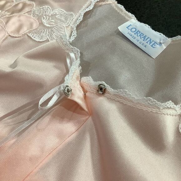 Vintage Lorraine Angel Sleeve Long Nylon Robe Peignoir Silky Floral Appliqué USA - Picture 12 of 16